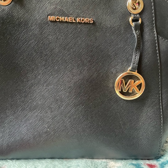 MICHAEL KORS Black with gold chain shoulder tote - Picture 3 of 11